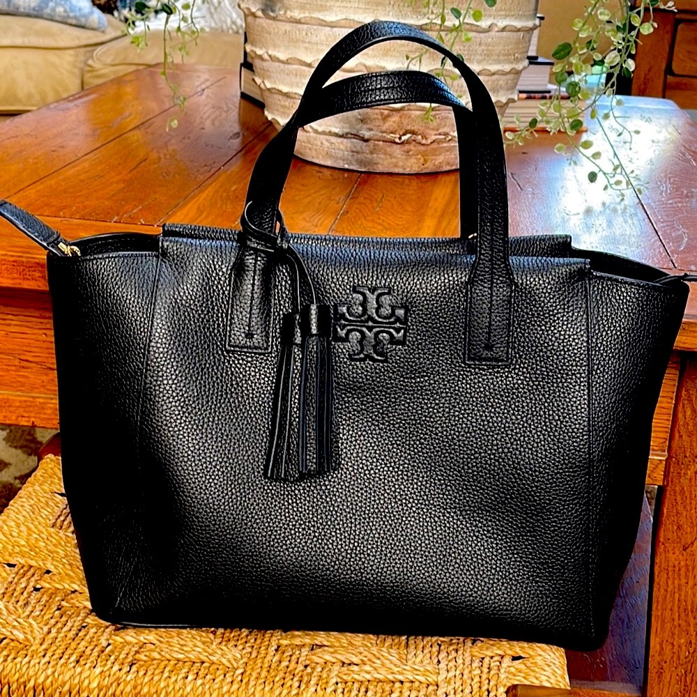 🌸Mother’s Day Sale 👜NWOT Tory Burch black pebbled leather medium satchel